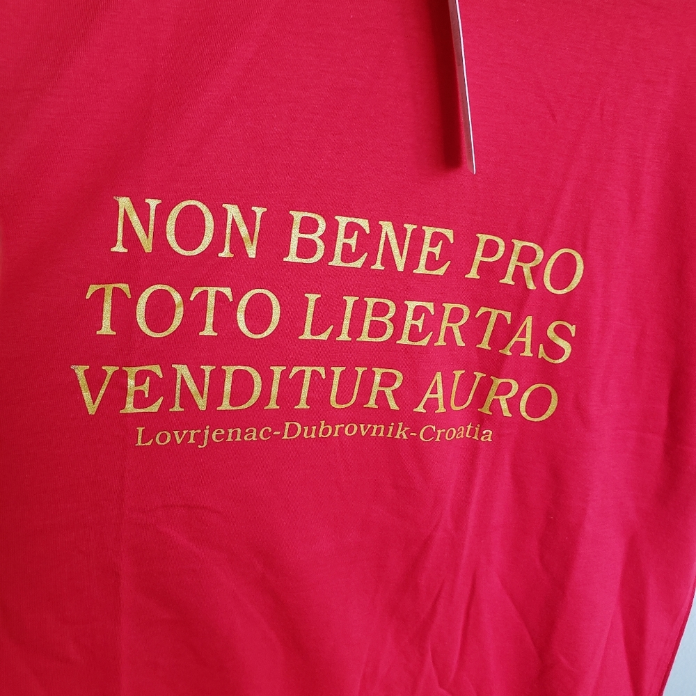 Red T shirt - Picture 7 of 7